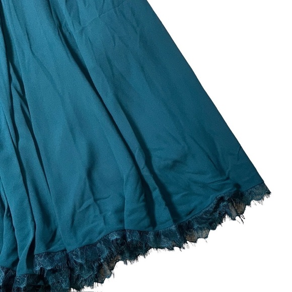 Dress the Population V-Neckline Corey Knee Length Dress | U.S. Woman’s Medium - Picture 8 of 10